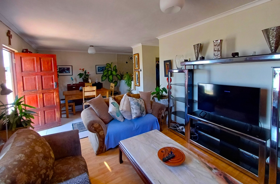 6 Bedroom Property for Sale in Kleinmond Western Cape